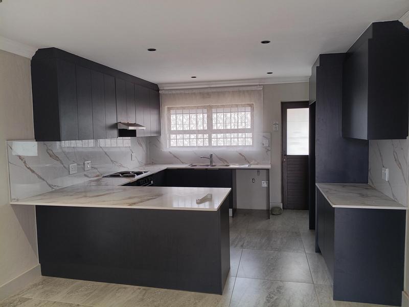 To Let 3 Bedroom Property for Rent in Peerless Park North Western Cape